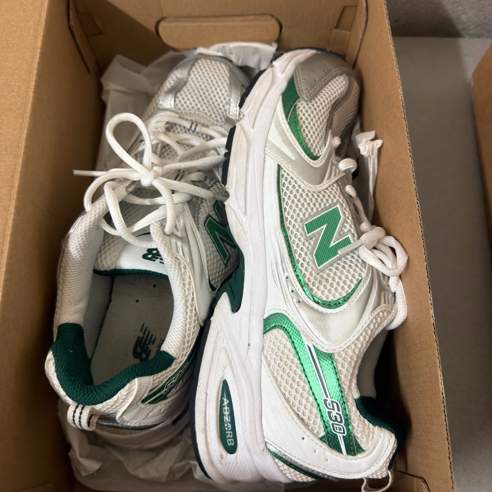 New Balance 530 Men’s White and Green Sneakers Size 8.5